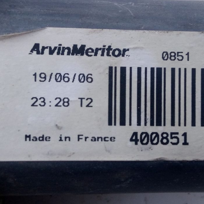 374358