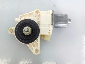MOTOR ELEVALUNAS DELANTERO IZQUIERDO A2048200142 / E1-A2-6-2 / 971133100 MERCEDES-BENZ CLASE C (W204) BERLINA