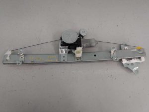 ELEVALUNAS DELANTERO DERECHO 807314CA0A / E2-A4-53-2 / 2621005640 NISSAN X-TRAIL (T32)