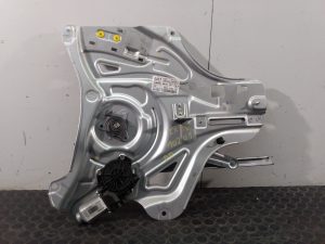 ELEVALUNAS DELANTERO DERECHO 813202Y000 / P2-B4-17 HYUNDAI IX35