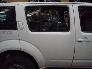 PUERTA TRASERA DERECHA NISSAN PATHFINDER (R51)