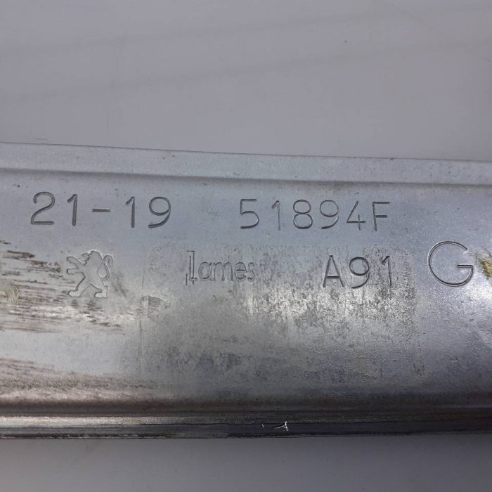 422425