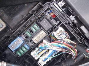 CAJA RELES / FUSIBLES NISSAN QASHQAI (J11)