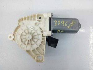MOTOR ELEVALUNAS DELANTERO DERECHO 996145102 / E2-A1-12-1 / 1698204442 MERCEDES-BENZ CLASE B (W245)