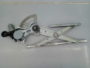 ELEVALUNAS DELANTERO DERECHO 8571058010 / E2-B4-28-1 / 0620401760 TOYOTA LAND CRUISER (J12)