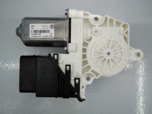 MOTOR ELEVALUNAS TRASERO DERECHO 5N0959704F / E1-B6-44-2 / A68357110 VOLKSWAGEN TIGUAN (5N2)