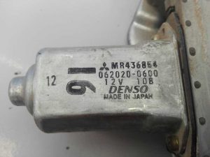 ELEVALUNAS DELANTERO DERECHO MR436854 / E2-B4-33-2 / 0620200600 MITSUBISHI MONTERO (V60/V70)