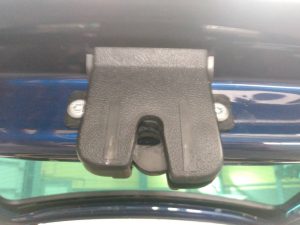 CERRADURA MALETERO / PORTON VOLKSWAGEN TOUAREG (7LA)