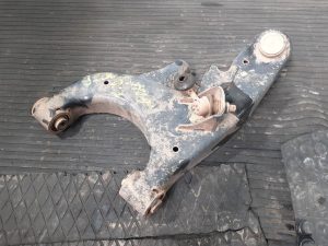 BRAZO SUSPENSION INFERIOR TRASERO DERECHO P1-A4-44 NISSAN PATHFINDER (R51)