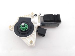 MOTOR ELEVALUNAS DELANTERO IZQUIERDO A55383110 / E1-A2-44-2 / 0536010604 MERCEDES-BENZ CLASE CLA (W117)