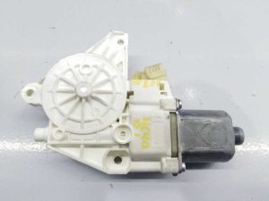 MOTOR ELEVALUNAS DELANTERO IZQUIERDO A2048200142 / E1-A2-6-1 MERCEDES-BENZ CLASE C (W204) BERLINA