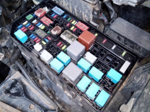 CAJA RELES / FUSIBLES TOYOTA LAND CRUISER (J15)