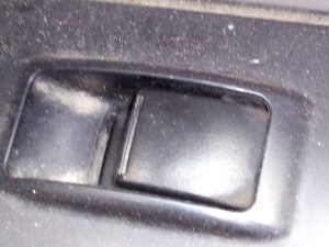 MANDO ELEVALUNAS DELANTERO DERECHO MITSUBISHI L 200 (KA0/KB0)