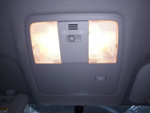 LUZ INTERIOR TOYOTA AVENSIS CROSS SPORT (T27)