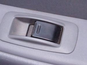 MANDO ELEVALUNAS TRASERO DERECHO TOYOTA RAV 4 (A2)
