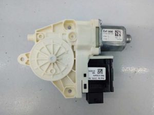 MOTOR ELEVALUNAS DELANTERO IZQUIERDO 045358105 / E2-B2-20-2 / 0130822664 FIAT 500 X (334)