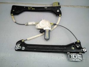 ELEVALUNAS DELANTERO DERECHO A55382110 / E1-A2-42-2 MERCEDES-BENZ CLASE CLA (W117)