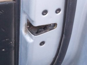 CERRADURA PUERTA DELANTERA DERECHA LAND ROVER DISCOVERY