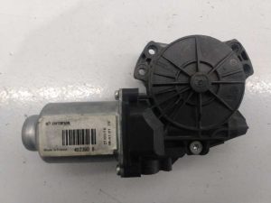 MOTOR ELEVALUNAS DELANTERO DERECHO 402390B / 2003249 KIA SPORTAGE