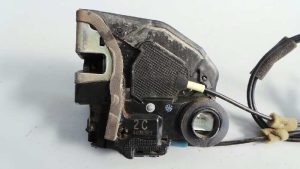 CERRADURA PUERTA TRASERA IZQUIERDA 2C4030323 / E2-B4-10-1 TOYOTA RAV 4