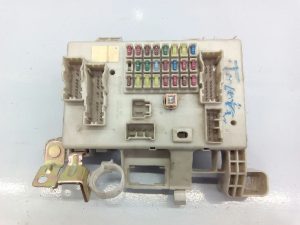 CAJA RELES / FUSIBLES E3-B2-3-4 TOYOTA LAND CRUISER (J12)