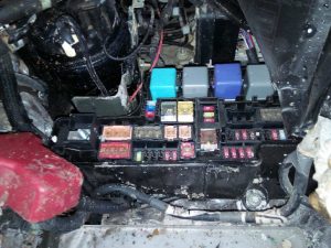 CAJA RELES / FUSIBLES TOYOTA HILUX (KUN)