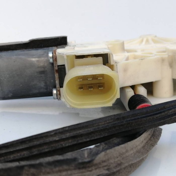 563996