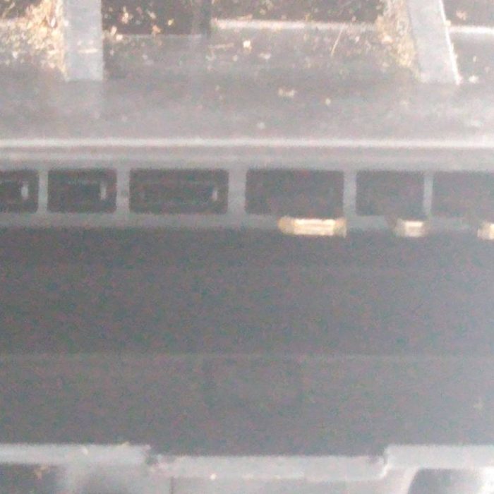 568305
