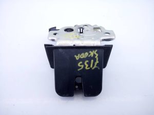 CERRADURA MALETERO / PORTON 5E0S27505 / E1-A5-43-2 / 18282124 SKODA SPACEBACK (5H)
