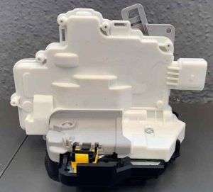 CERRADURA PUERTA TRASERA DERECHA DTSVW9048 / T2-4-B6-2 / NUEVO UNIVERSAL CERRADURA