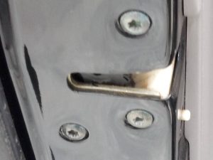 CERRADURA PUERTA TRASERA IZQUIERDA MITSUBISHI L 200 (KA0/KB0)