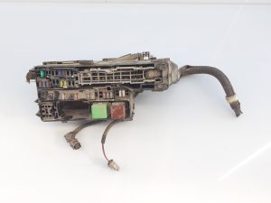 CAJA RELES / FUSIBLES E2-B4-26-2 TOYOTA HILUX (KUN)