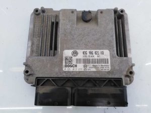 CENTRALITA MOTOR UCE 03G906021KQ / E2-A1-1-2 / 0281013233 VOLKSWAGEN GOLF PLUS (5M1)