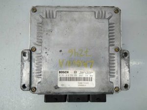 CENTRALITA MOTOR UCE 8200153946 / E2-A1-27-3 / 0281010556 RENAULT LAGUNA II (BG0)