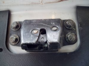 CERRADURA MALETERO / PORTON SSANGYONG KYRON