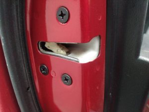 CERRADURA PUERTA DELANTERA IZQUIERDA MAZDA 3 LIM. ()