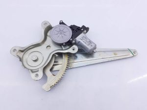ELEVALUNAS TRASERO IZQUIERDO 857100K020 / E2-B4-4-1 / AE2621003000 TOYOTA HILUX (KUN)