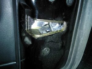 CERRADURA PUERTA TRASERA DERECHA LAND ROVER DISCOVERY