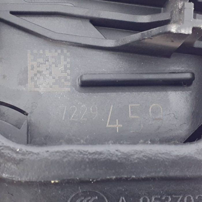 634700