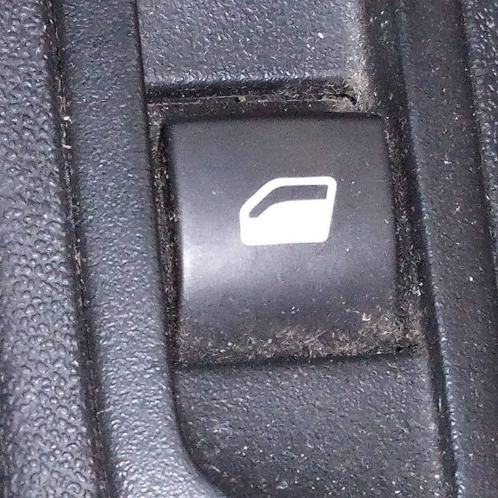636506