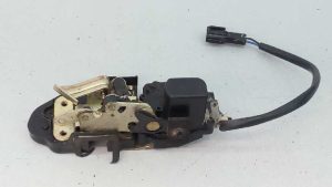 CERRADURA PUERTA TRASERA IZQUIERDA E2-B5-5-2 KIA SHUMA II