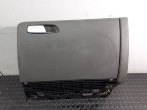 GUANTERA 8K1857035 / P2-A3-13 AUDI A4 BER. (B8)