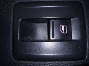 MANDO ELEVALUNAS DELANTERO DERECHO VOLKSWAGEN SCIROCCO (137)