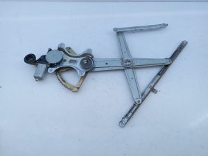 ELEVALUNAS DELANTERO IZQUIERDO 8572058010 / E2-B4-40-1 / 0620401770 TOYOTA LAND CRUISER (J12)