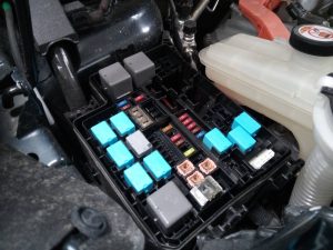 CAJA RELES / FUSIBLES TOYOTA RAV 4
