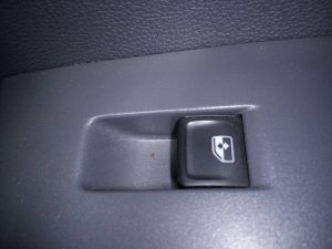 MANDO ELEVALUNAS DELANTERO DERECHO VOLKSWAGEN T-CROSS