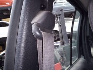 CINTURON SEGURIDAD DELANTERO DERECHO CHRYSLER JEEP CHEROKEE (KJ)
