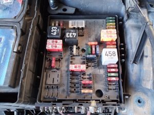 CAJA RELES / FUSIBLES AUDI A3 (8P)