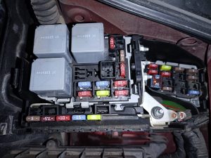 CAJA RELES / FUSIBLES VOLVO V60 KOMBI