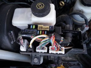 CAJA RELES / FUSIBLES NISSAN NAVARA PICK-UP (D40M)